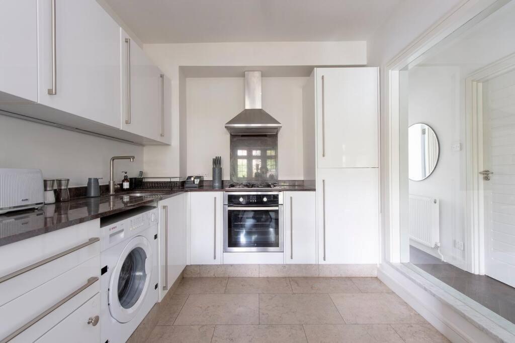 2 Bedroom Modern Urban Sanctuary 1Cc - Cherrydeal Лондон Экстерьер фото
