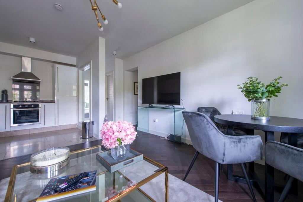 2 Bedroom Modern Urban Sanctuary 1Cc - Cherrydeal Лондон Экстерьер фото