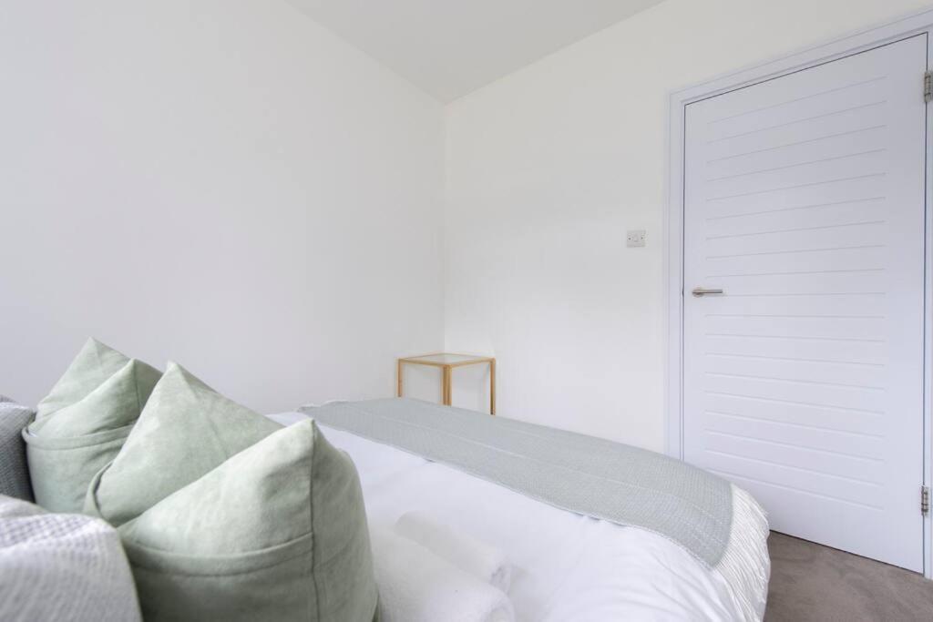 2 Bedroom Modern Urban Sanctuary 1Cc - Cherrydeal Лондон Экстерьер фото