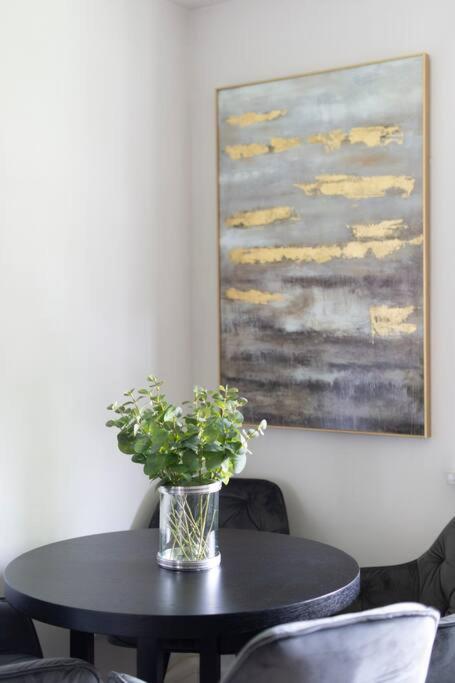 2 Bedroom Modern Urban Sanctuary 1Cc - Cherrydeal Лондон Экстерьер фото