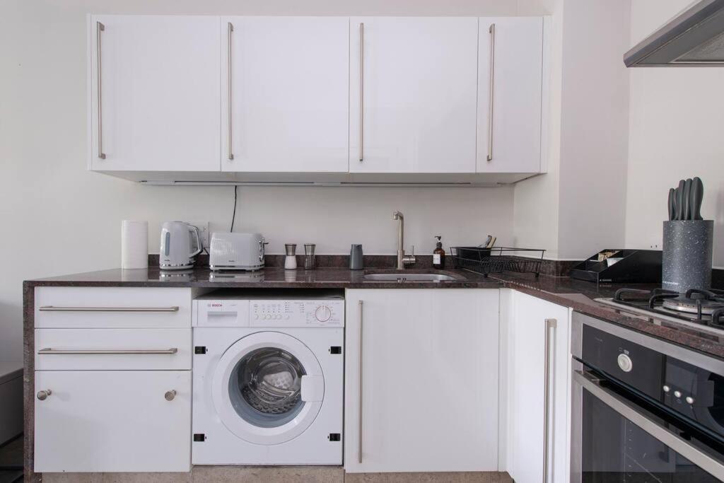 2 Bedroom Modern Urban Sanctuary 1Cc - Cherrydeal Лондон Экстерьер фото