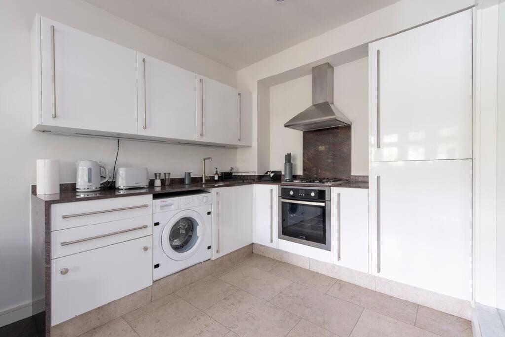 2 Bedroom Modern Urban Sanctuary 1Cc - Cherrydeal Лондон Экстерьер фото